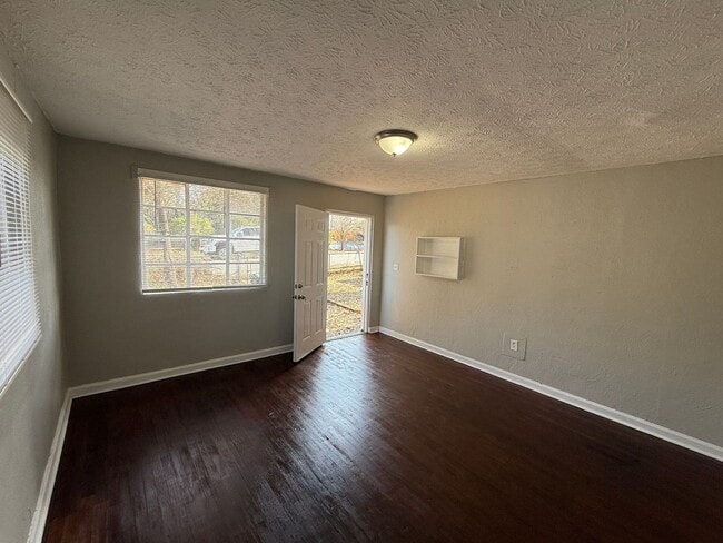 Photo - *AVAILABLE NOW - Total Electric* 1 Bedroom / 1 Bathroom Duplex for Rent in Midtown Columbus, GA***