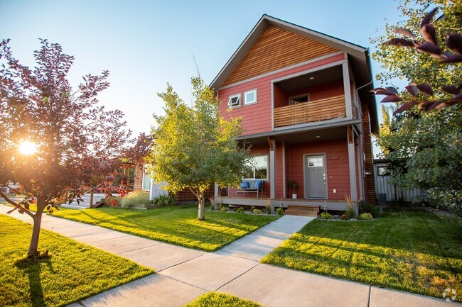 Building Photo - Charming Downtown Retreat: A Unique Blend ... Rental