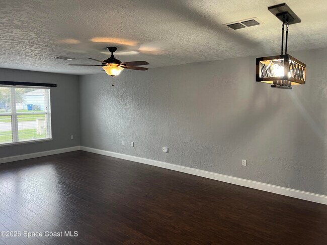 Photo - 1721 Las Palmos Dr