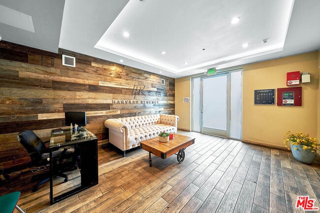 Photo - 1101 S Harvard Blvd Unidad 306