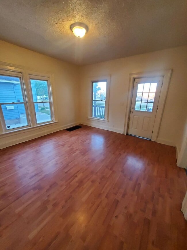 Building Photo - 821-823 Grand Ave. Rental