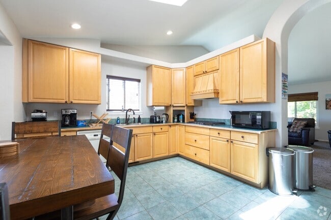 Building Photo - 5260 Wyandot St Rental