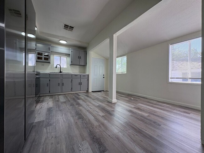 Photo - Leasing Special: two weeks free rent! Spac... Unit 1143