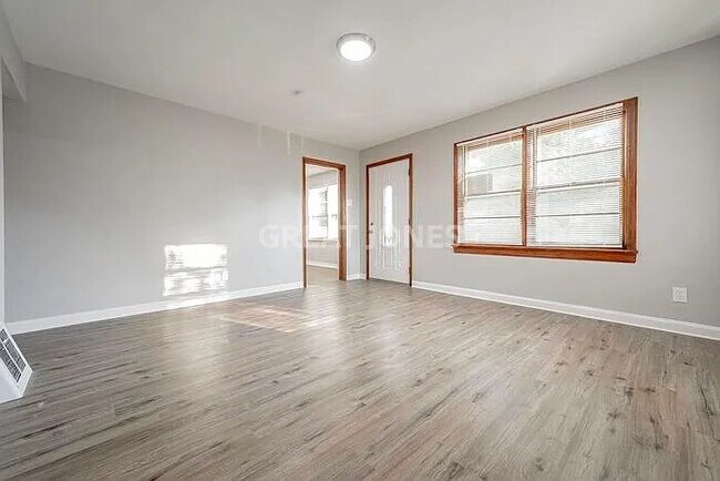 Photo - 1143 Charbonier Rd