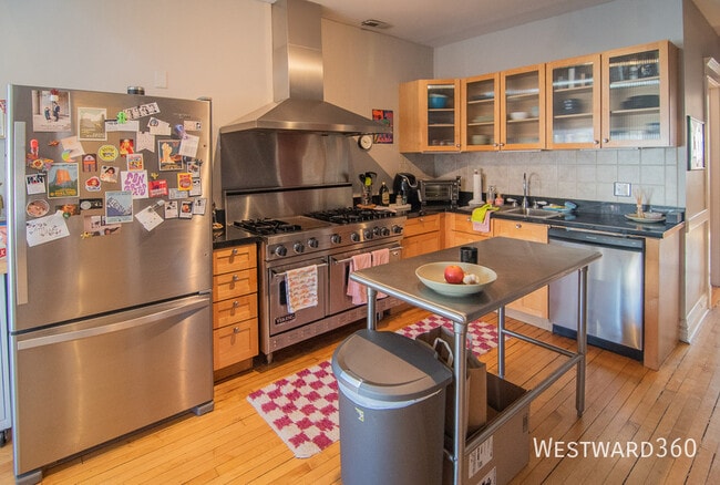 Photo - 3707 N Bosworth Ave Unit 2
