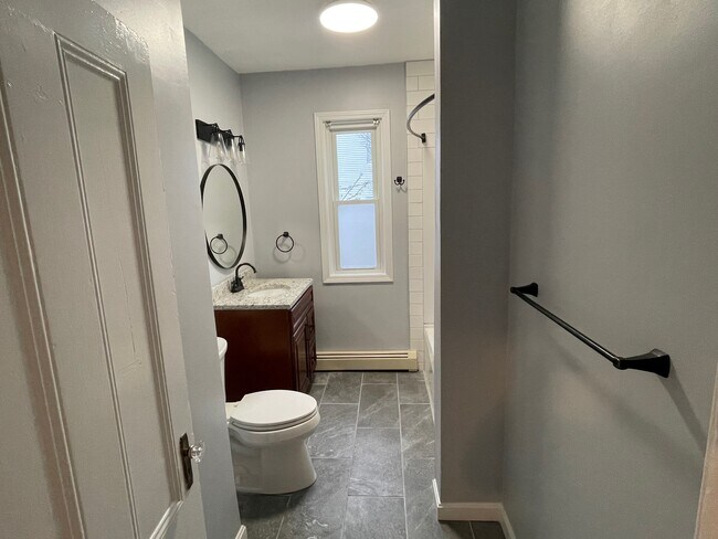 Bathroom - 67 Furnace St Unidad 1