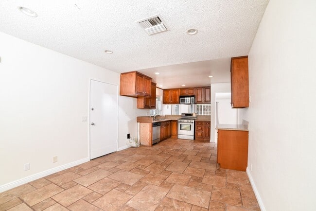 Photo - 1728 W Phillips Dr