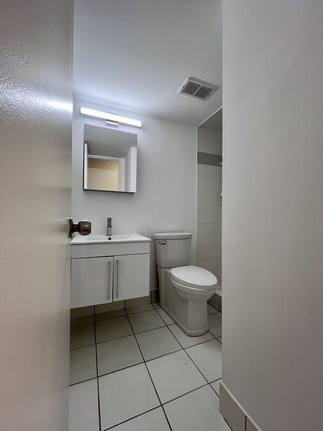 Photo - 798 Richmond Street West Unit 446