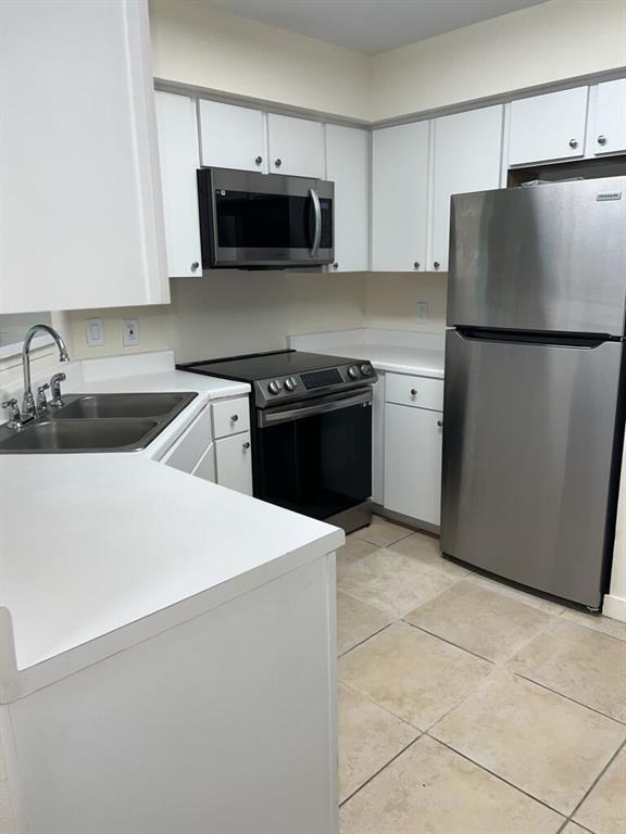 Kitchen - 2350 NW 27th St Unit Sailboat Pointe