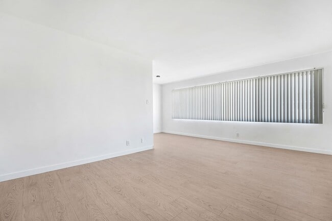 Building Photo - 10250 Palms Blvd