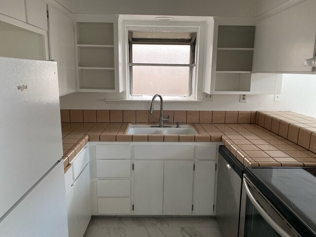 Photo - 1030 Kaweah St