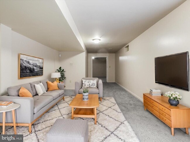 Photo - 13904 Floyd St