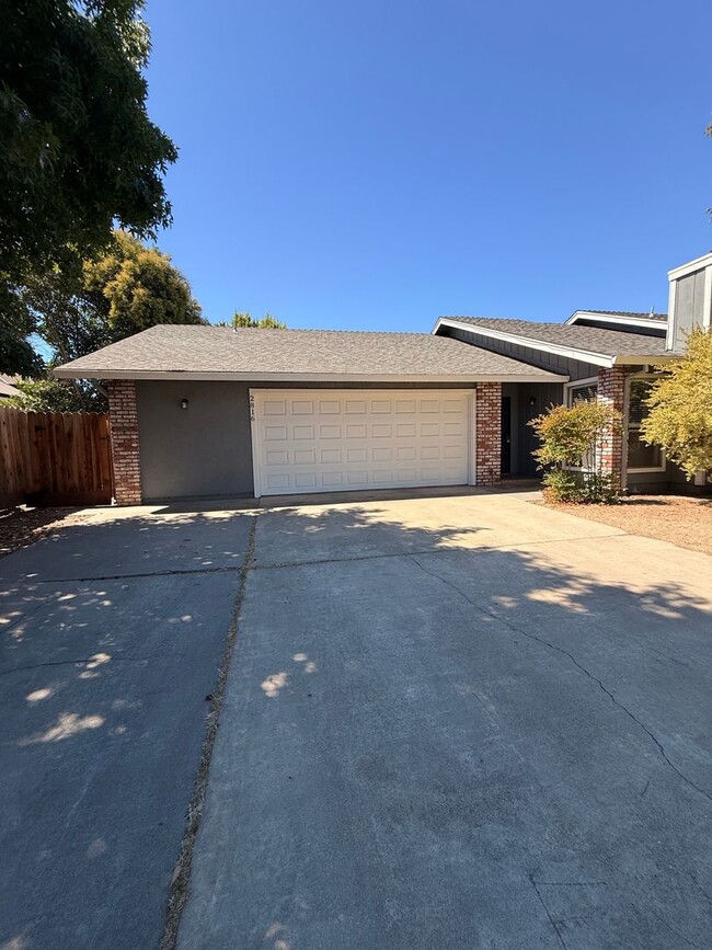 Building Photo - 2816 Windsong Ave Unit L2816WA