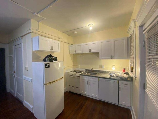 Photo - 161 Nicoll St Unit 2R