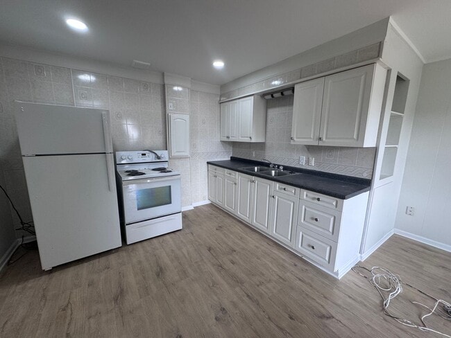 Photo - Newly Remodeled 1 bed 1 bath in Murray Unit 904 Coldwater Road #5