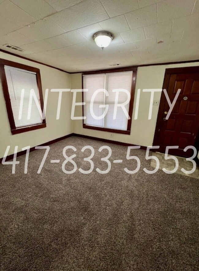 Photo - 1631 E. 8th; Springfield - HOUSE - THREE Bed; One Bath, Fenced Yard, Carport, Covered Patio