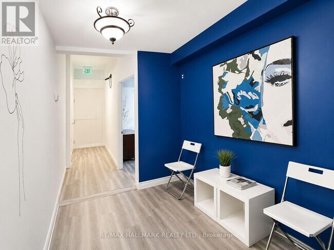 Photo - 866 Bathurst St