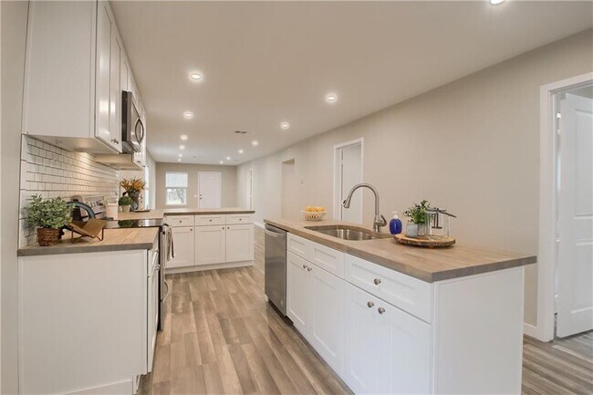 Photo - 108 Irene St