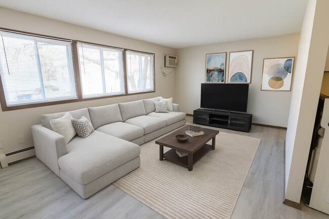 Building Photo - Twin Lakes Apartments