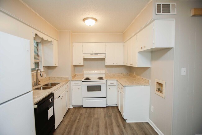 Photo - 2100 Virginia Dr