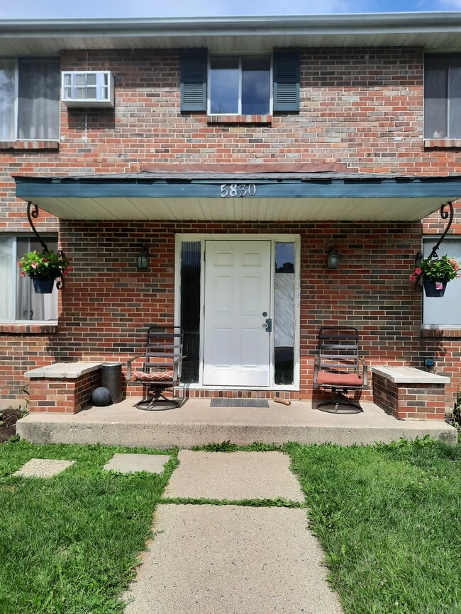 entrada principal - 5830 Balsam Rd Unidad 4