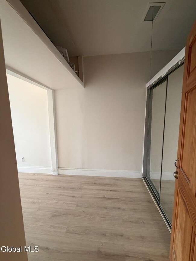 Photo - 54 Westerlo St Unidad #22