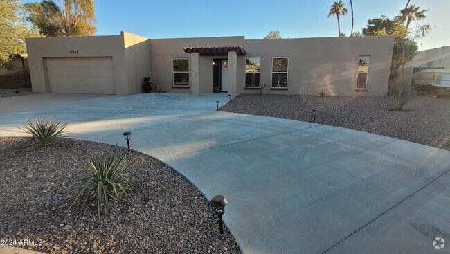 Building Photo - 3511 E Cochise Rd Rental