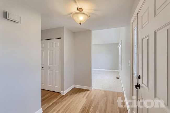 Photo - 2453 Crescent Ln S