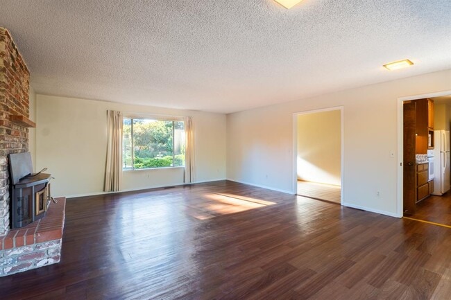 Photo - 27045 Meadows Rd