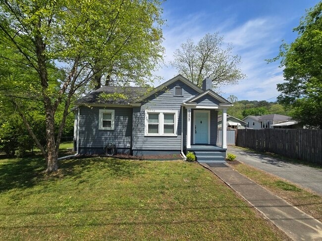 Building Photo - 3605 Navajo Dr