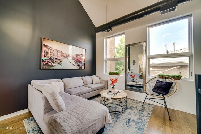 Photo - 2828 N Talman Ave Unit Q