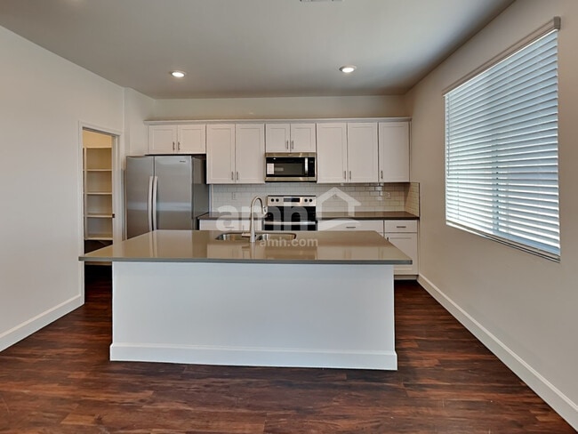 18467 W Honeysuckle Dr
