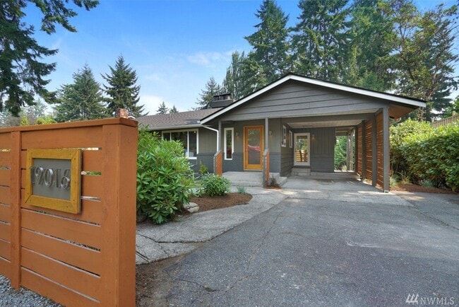 Photo - Gorgeous 4 Bedroom, 4 Bath +Bonus Room in Richland Heights