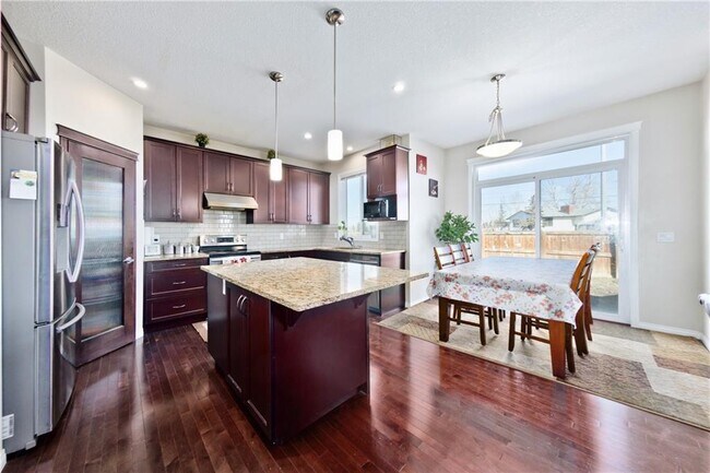 Photo - 91 Martha's Meadow Cl NE