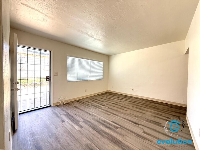 Photo - 10323 Park Ave