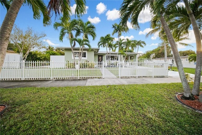 Photo - 300 NE 175th St