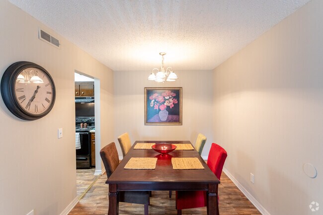 2BR, 2BA - 1055 SF - Massman Manor and Starlight