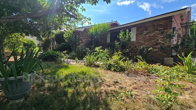 Photo - 100 Hunter Lake Dr