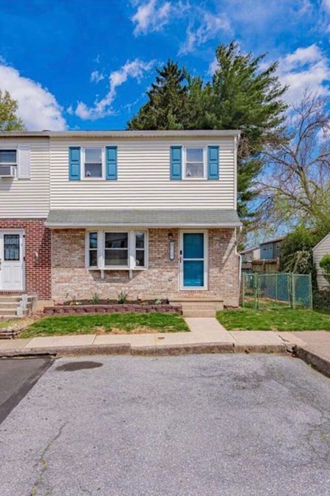 Building Photo - 5727 Greens Dr