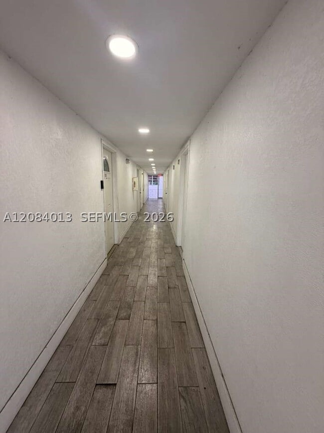 Photo - 1255 W 53rd St Unit 202
