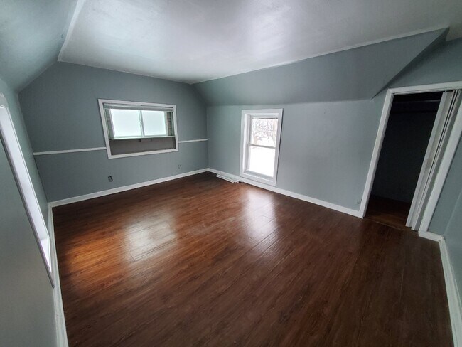 Photo - Country living - upper level DUPLEX FOR RE... Unidad 2