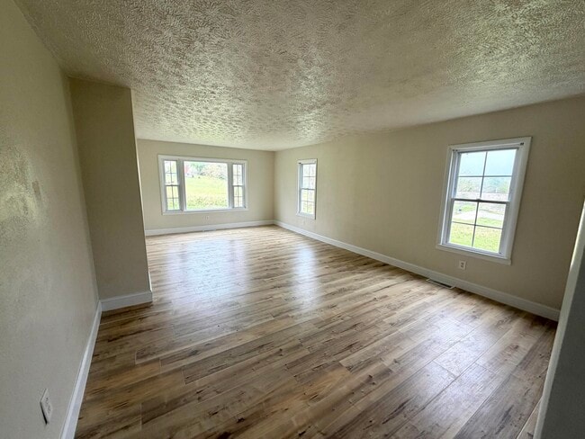 Photo - 191 Old Hwy 70