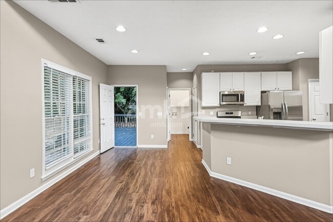 2175 Carlysle Cove Dr