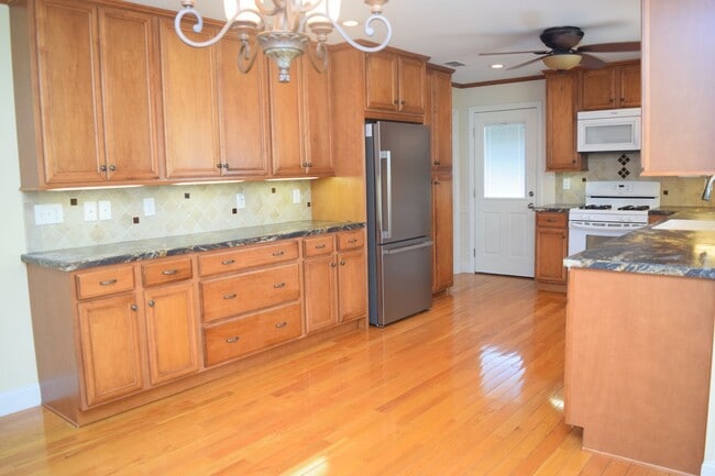 Photo - 4 Bed, 3 Bath Well-Located Brick Home in Lake Hickory Country Club For Rent!