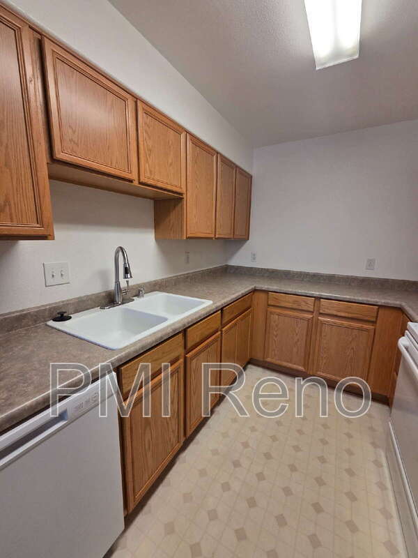 421 Holcomb Ave