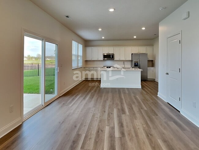 Photo - 932 Heritage Blvd