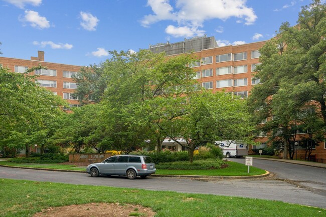 Photo - Walk to Georgetown! One Month Concession! Professionally Managed & Recently Renovated // 1 Bedroo... Unidad 727