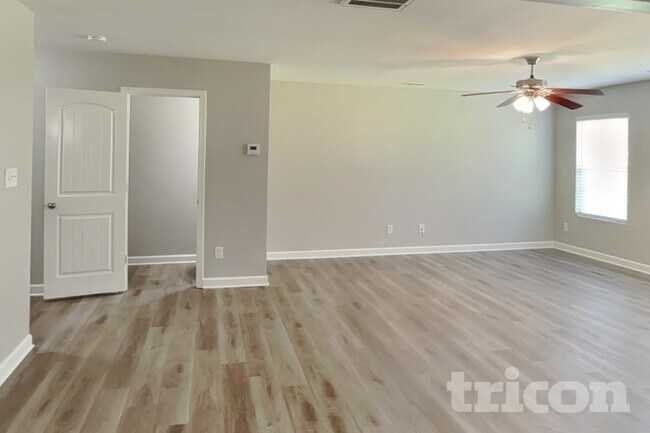 Photo - 253 Aershire Ct