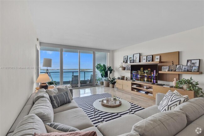 Building Photo - 1331 Brickell Bay Dr Unit 2007 Rental