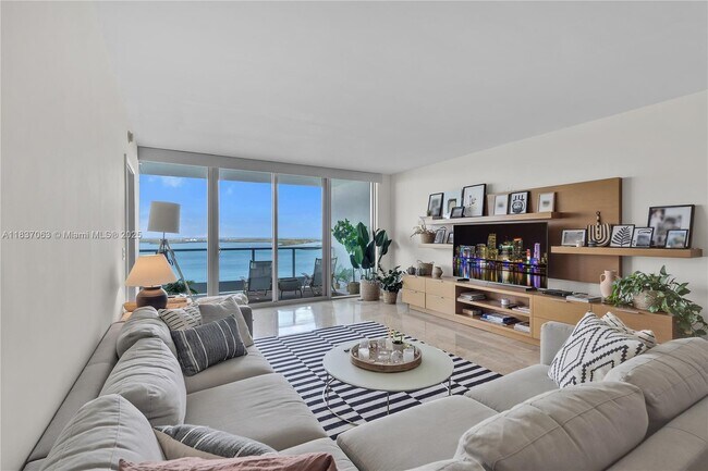 Building Photo - 1331 Brickell Bay Dr Unit 2007 Rental
